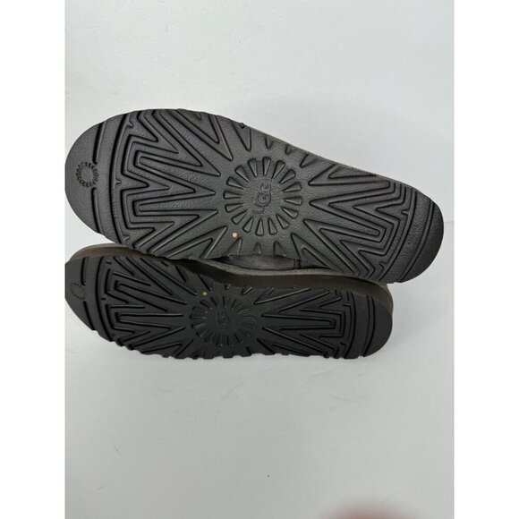 NEW UGG Classic Mini UGG Rubber Logo Grey Boot Suede Sheepskin EU 42 US 11 UK 9 - Picture 9 of 9